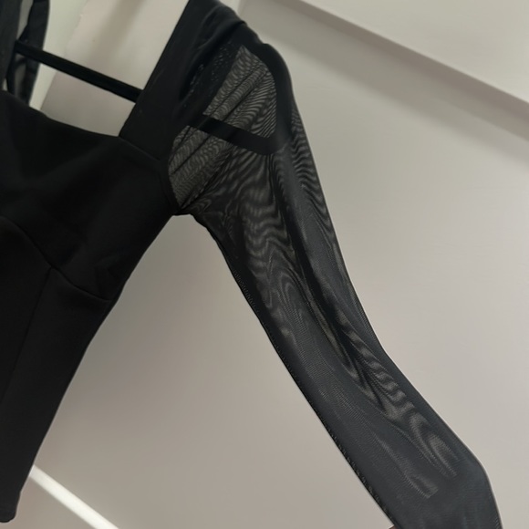 A&F size small. New with tags. “Long sleeve crepe square neck top”. Mesh on arms - Picture 4 of 9